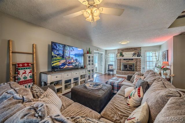 22198 Glencastle Lane, Lebanon, MO 65536