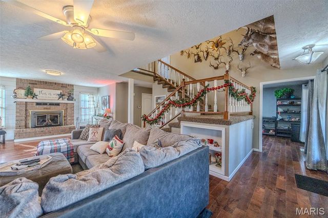 22198 Glencastle Lane, Lebanon, MO 65536