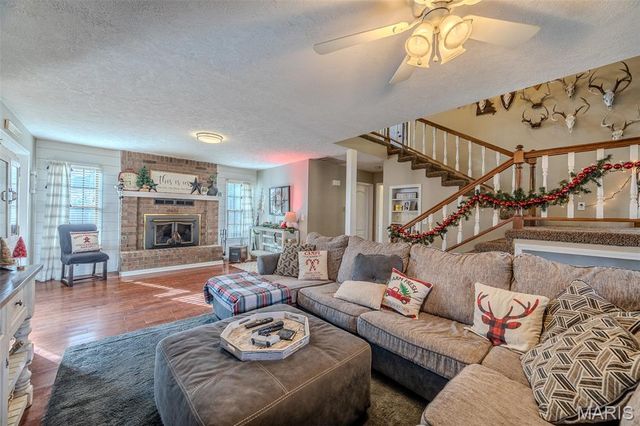 22198 Glencastle Lane, Lebanon, MO 65536