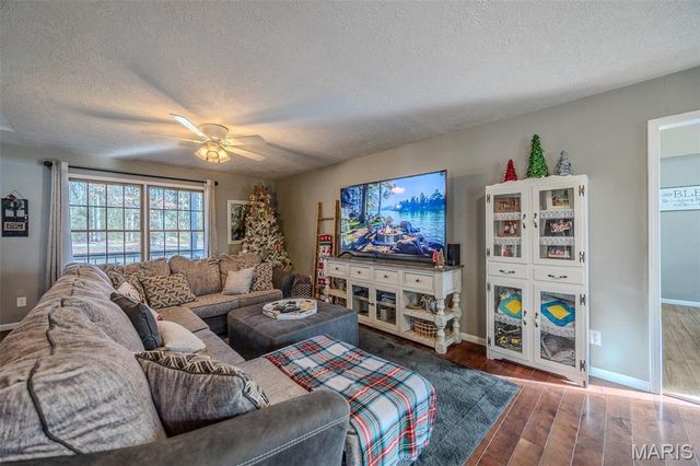 22198 Glencastle Lane, Lebanon, MO 65536