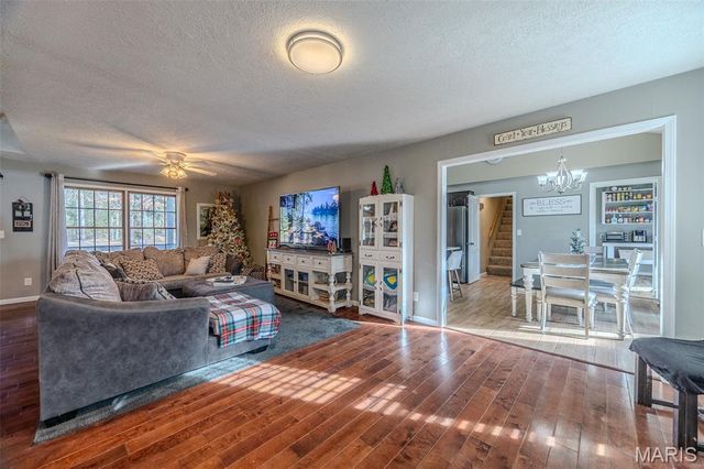 22198 Glencastle Lane, Lebanon, MO 65536