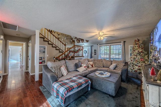 22198 Glencastle Lane, Lebanon, MO 65536