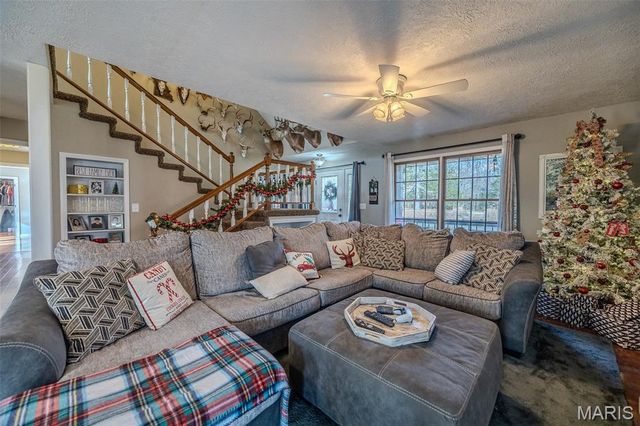 22198 Glencastle Lane, Lebanon, MO 65536