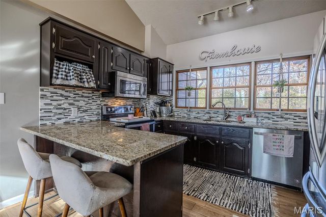 22198 Glencastle Lane, Lebanon, MO 65536