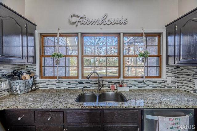 22198 Glencastle Lane, Lebanon, MO 65536