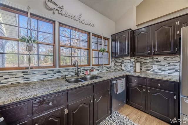 22198 Glencastle Lane, Lebanon, MO 65536