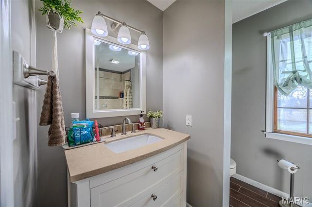 22198 Glencastle Lane, Lebanon, MO 65536