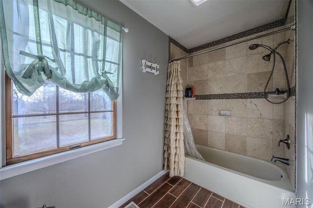 22198 Glencastle Lane, Lebanon, MO 65536