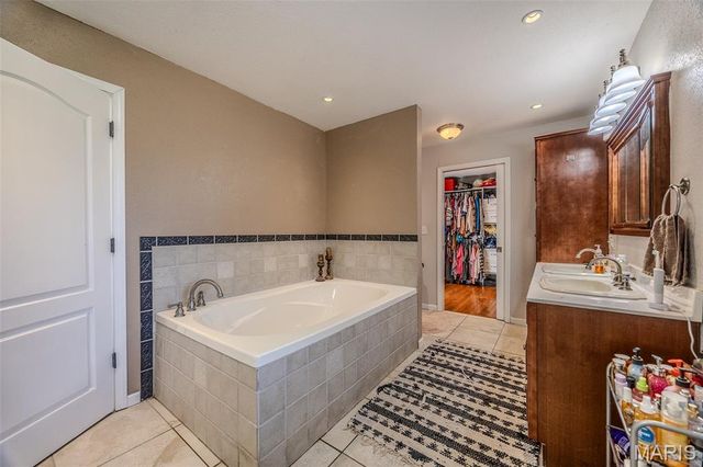 22198 Glencastle Lane, Lebanon, MO 65536