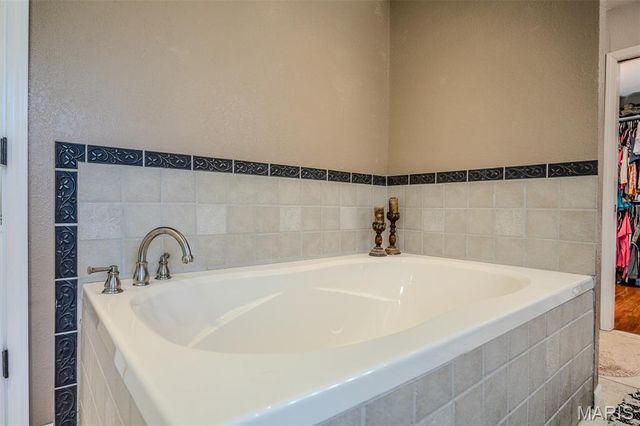 22198 Glencastle Lane, Lebanon, MO 65536