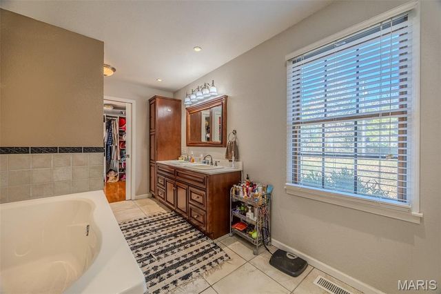 22198 Glencastle Lane, Lebanon, MO 65536