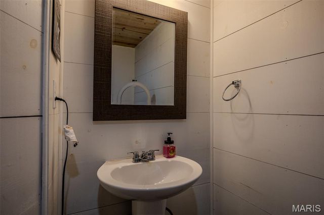 22198 Glencastle Lane, Lebanon, MO 65536