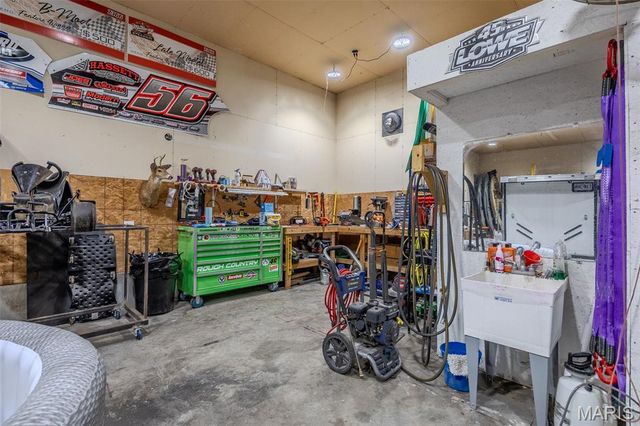 22198 Glencastle Lane, Lebanon, MO 65536