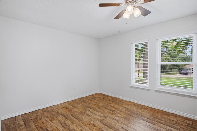 182 Greenleaf Lane, Conroe, TX 77304