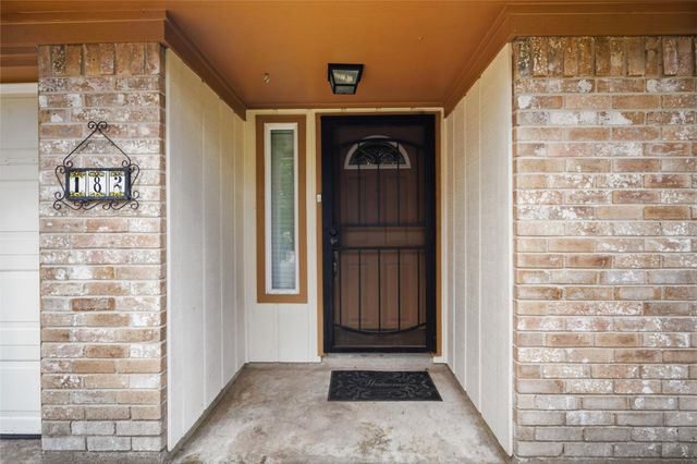 182 Greenleaf Lane, Conroe, TX 77304
