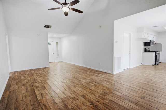 182 Greenleaf Lane, Conroe, TX 77304