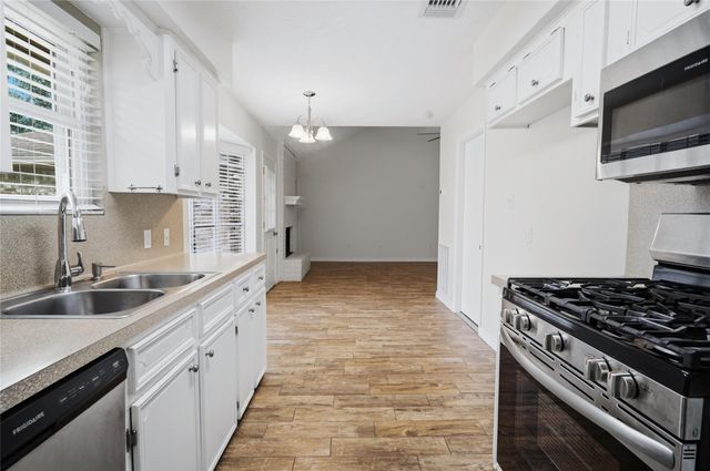 182 Greenleaf Lane, Conroe, TX 77304