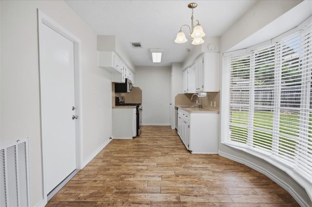 182 Greenleaf Lane, Conroe, TX 77304