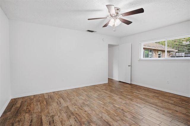 182 Greenleaf Lane, Conroe, TX 77304