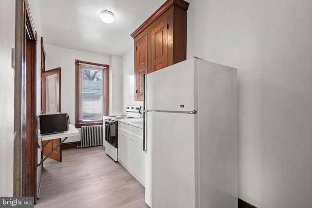 19 W COTTAGE AVE, Millersville, PA 17551