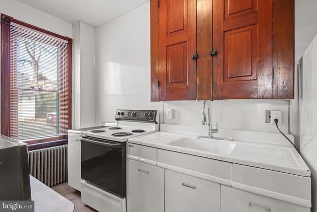 19 W COTTAGE AVE, Millersville, PA 17551