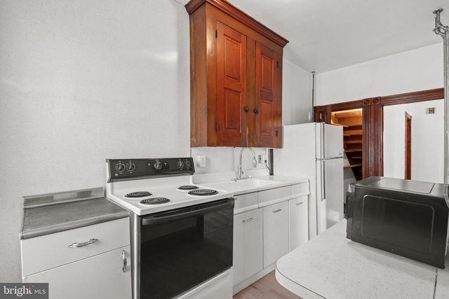 19 W COTTAGE AVE, Millersville, PA 17551
