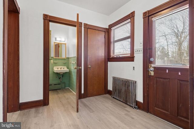 19 W COTTAGE AVE, Millersville, PA 17551
