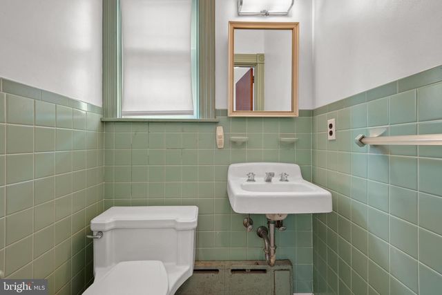 19 W COTTAGE AVE, Millersville, PA 17551