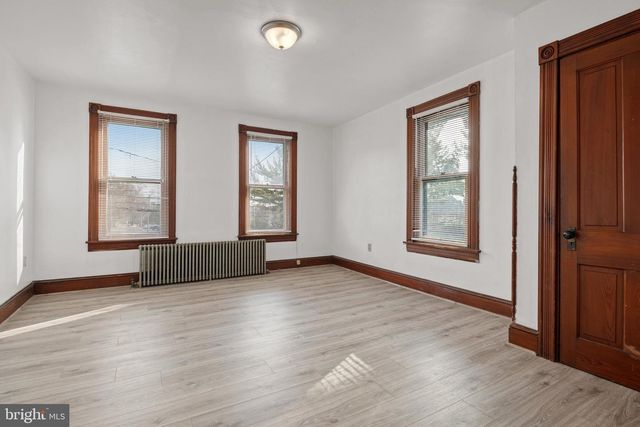 19 W COTTAGE AVE, Millersville, PA 17551