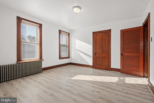 19 W COTTAGE AVE, Millersville, PA 17551
