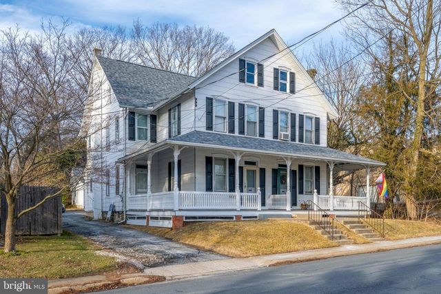 19 W COTTAGE AVE, Millersville, PA 17551