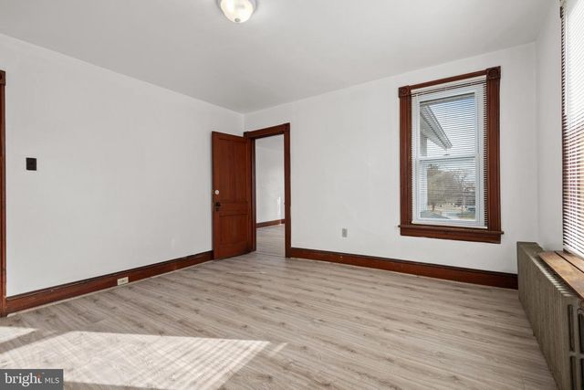 19 W COTTAGE AVE, Millersville, PA 17551