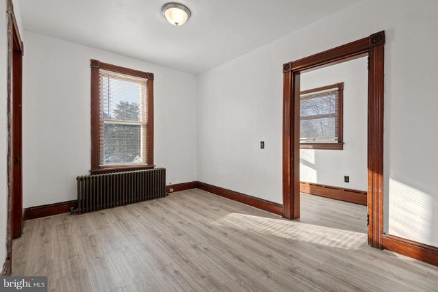 19 W COTTAGE AVE, Millersville, PA 17551