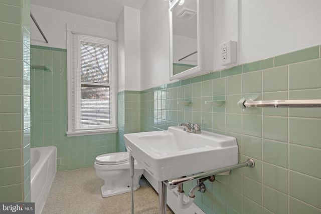 19 W COTTAGE AVE, Millersville, PA 17551