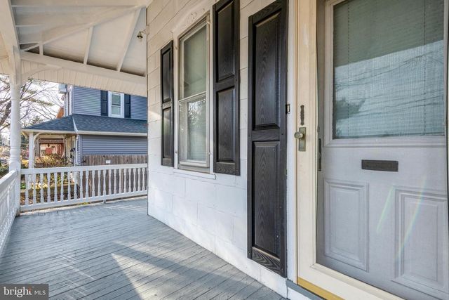 19 W COTTAGE AVE, Millersville, PA 17551
