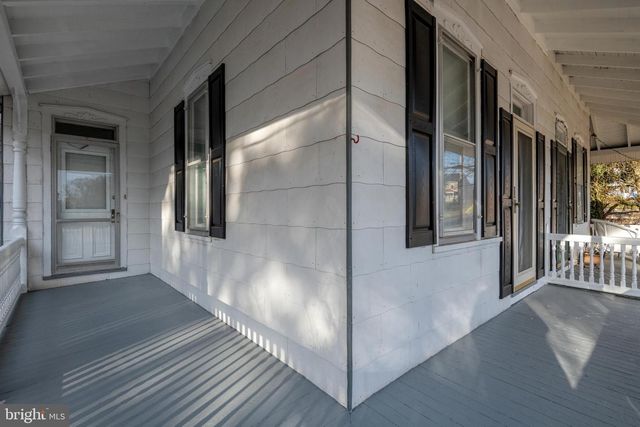19 W COTTAGE AVE, Millersville, PA 17551