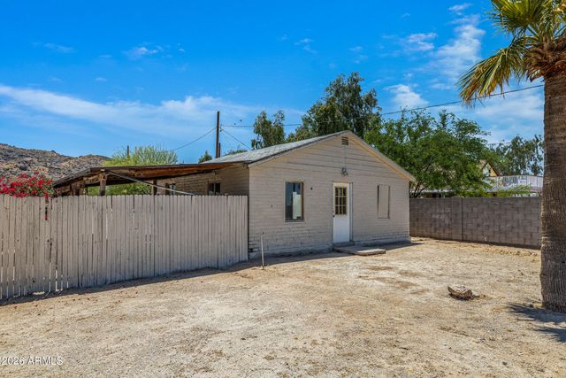 2237 E DESERT Lane, Phoenix, AZ 85042