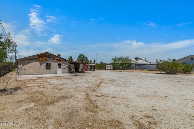 2237 E DESERT Lane, Phoenix, AZ 85042
