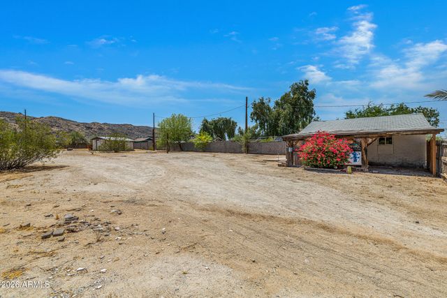2237 E DESERT Lane, Phoenix, AZ 85042