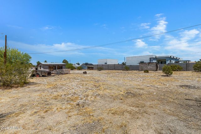 2237 E DESERT Lane, Phoenix, AZ 85042