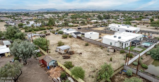 2237 E DESERT Lane, Phoenix, AZ 85042