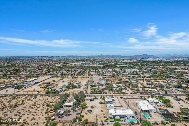 2237 E DESERT Lane, Phoenix, AZ 85042