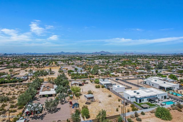 2237 E DESERT Lane, Phoenix, AZ 85042