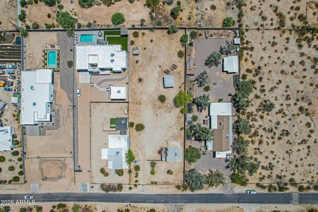 2237 E DESERT Lane, Phoenix, AZ 85042