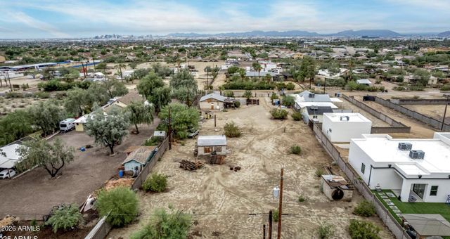 2237 E DESERT Lane, Phoenix, AZ 85042