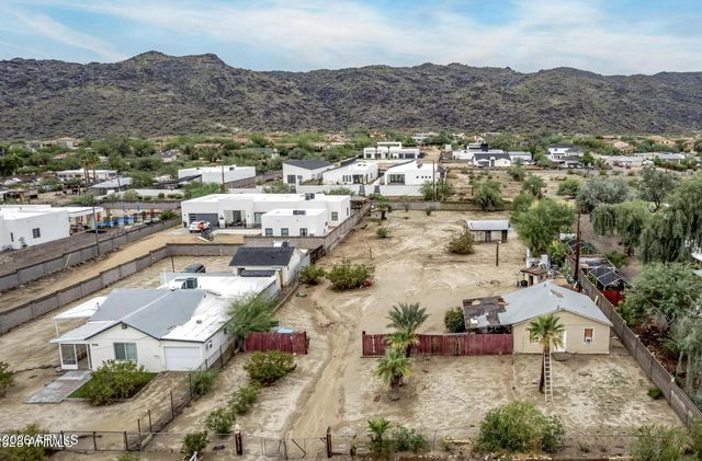 2237 E DESERT Lane, Phoenix, AZ 85042