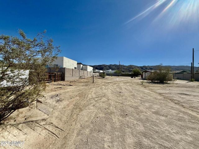 2237 E DESERT Lane, Phoenix, AZ 85042