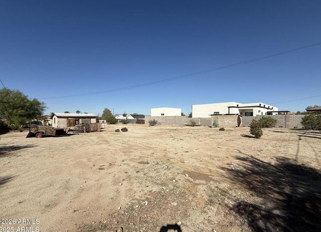 2237 E DESERT Lane, Phoenix, AZ 85042