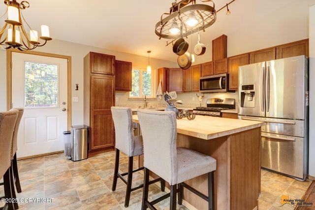 2475 N Raven's Flight Drive, Wasilla, AK 99654