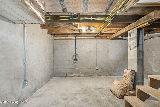 829 Old State Rd, Brandenburg, KY 40108